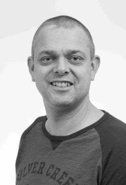 Danny vd Bogaard afwerker veredeling drukwerk